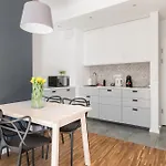 Hub 4* Varsovie